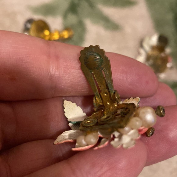 Two pair vintage clip earrings (CO) - Picture 10 of 12